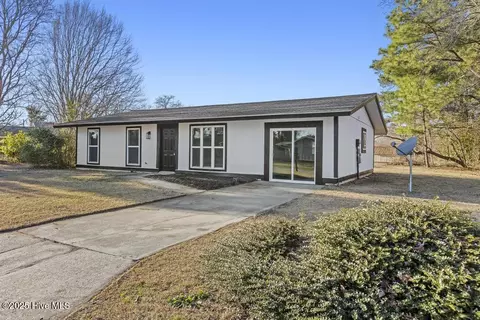 402 Shamrock Dr, Jacksonville, NC 28540