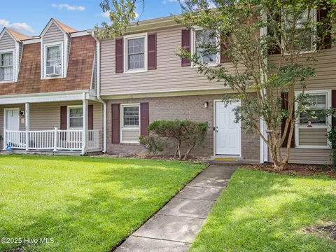 106 Palace Cir, Jacksonville, NC 28546