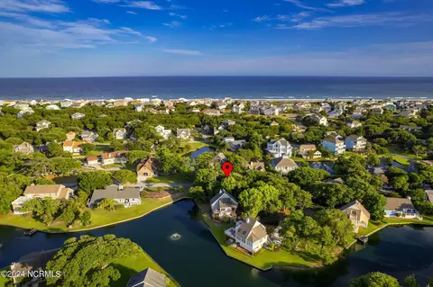 200 Pelican Point Ct, Emerald Isle, NC 28594