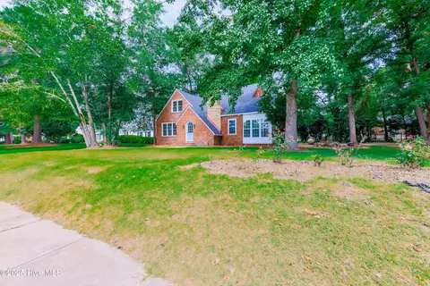 Exterior - 513 E Main St, Wallace, NC 28466 photo 9 of 11