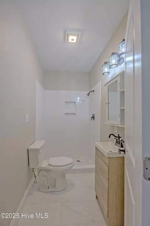 Bath - 513 E Main St, Wallace, NC 28466 photo 5 of 7