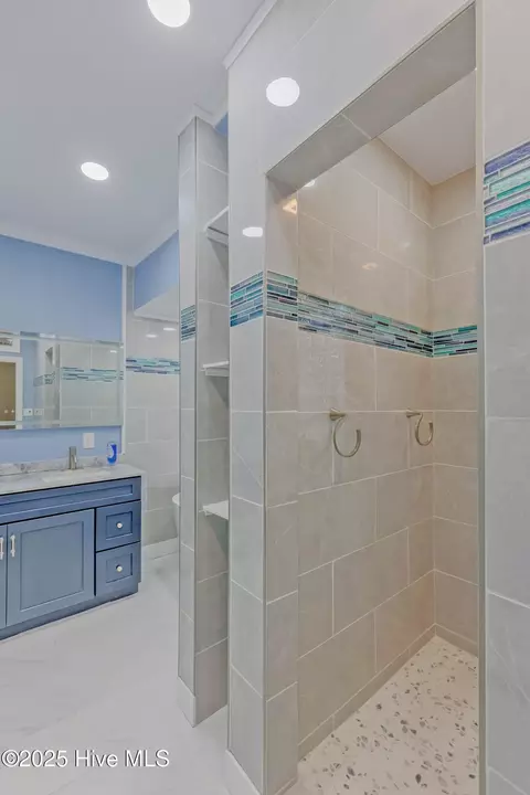 Bath - 513 E Main St, Wallace, NC 28466 photo 3 of 7