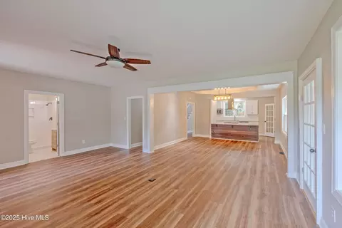 Living - 513 E Main St, Wallace, NC 28466 photo 3 of 5