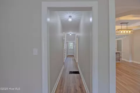 Entry Way - 513 E Main St, Wallace, NC 28466 photo 4 of 4