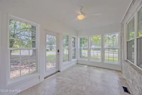 Exterior - 513 E Main St, Wallace, NC 28466 photo 5 of 11
