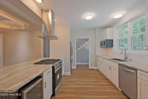Kitchen - 513 E Main St, Wallace, NC 28466 photo 5 of 6