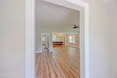 Entry Way - 513 E Main St, Wallace, NC 28466 photo 3 of 4