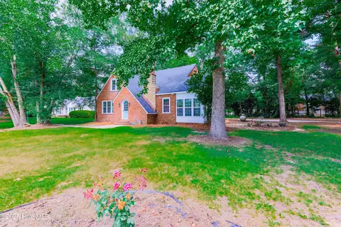 Exterior - 513 E Main St, Wallace, NC 28466 photo 2 of 11