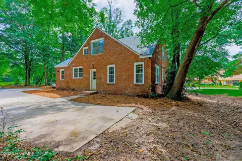 Exterior - 513 E Main St, Wallace, NC 28466 photo 6 of 11
