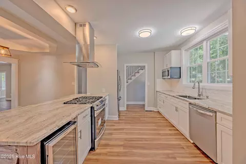 Kitchen - 513 E Main St, Wallace, NC 28466 photo 4 of 6