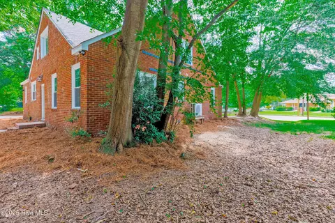 Exterior - 513 E Main St, Wallace, NC 28466 photo 7 of 11