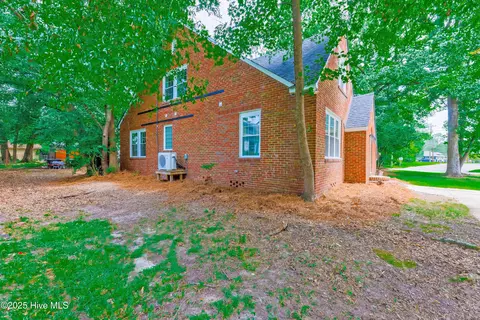 Exterior - 513 E Main St, Wallace, NC 28466 photo 8 of 11