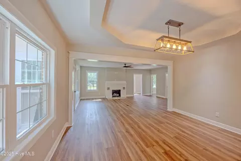 Living - 513 E Main St, Wallace, NC 28466 photo 1 of 5