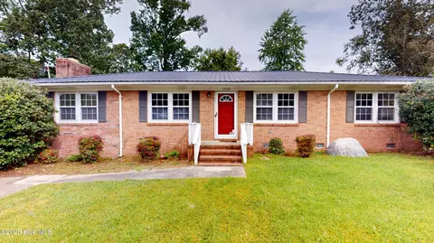 1023 Oak Dr, Jacksonville, NC 28546
