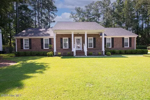 154 Aldersgate Dr, Jacksonville, NC 28546