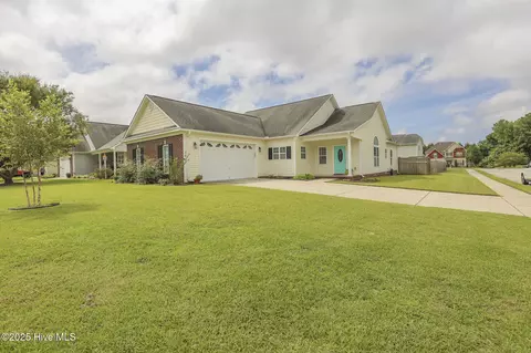 301 Winterlochen Dr, Jacksonville, NC 28540