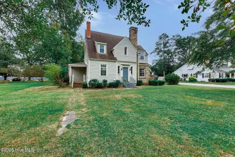 221 W Main St, Wallace, NC 28466