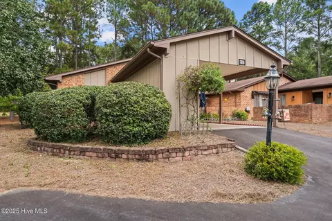 617 Redwood Dr, Southern Pines, NC 28387
