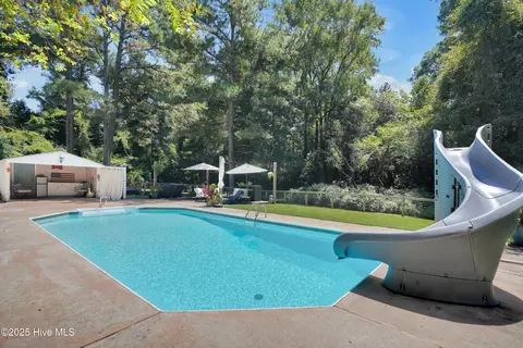 405 S Walker St, Burgaw, NC 28425