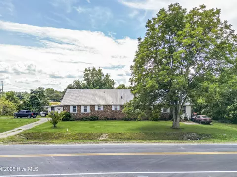 103 Top Tobacco Rd, Lake Waccamaw, NC 28450