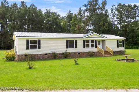 137 Gores Dr, Clarendon, NC 28432