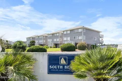 910 S Anderson Blvd #A, Topsail Beach, NC 28445