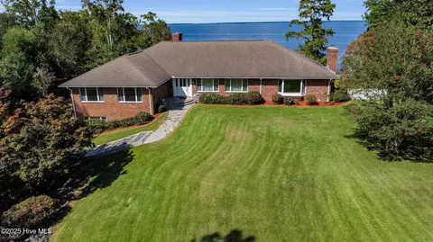 110 Balboa Ct, New Bern, NC 28560