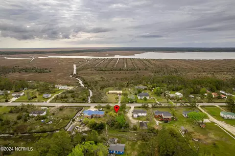 807 Merrimon Rd, Beaufort, NC 28516