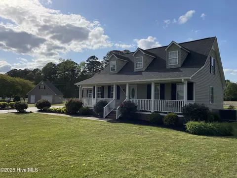 260 Lake Point Ln, Clinton, NC 28328