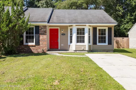 1947 Rolling Ridge Dr, Midway Park, NC 28544