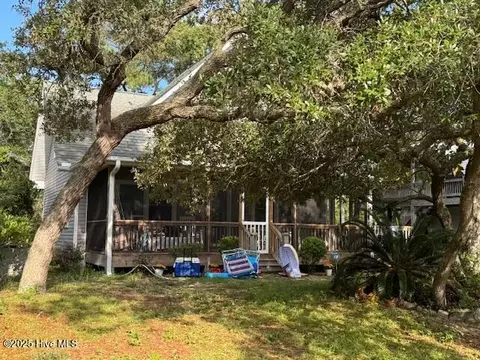 109 SE 79th St, Oak Island, NC 28465
