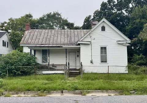 104 N Trianon St, Kinston, NC 28501