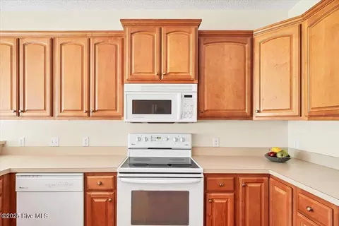 Kitchen - 995 Monticello Dr, Pinehurst, NC 28374 photo 5 of 10