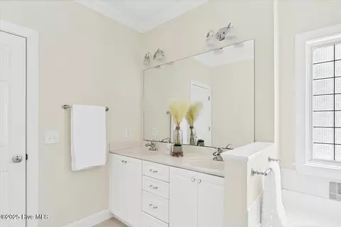 Bath - 995 Monticello Dr, Pinehurst, NC 28374 photo 2 of 9