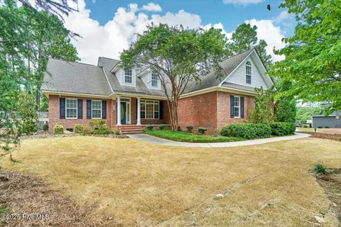 995 Monticello Dr, Pinehurst, NC 28374