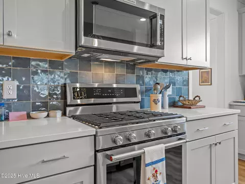 Kitchen - 233 Coastline Cir, Cedar Point, NC 28584 photo 3 of 5