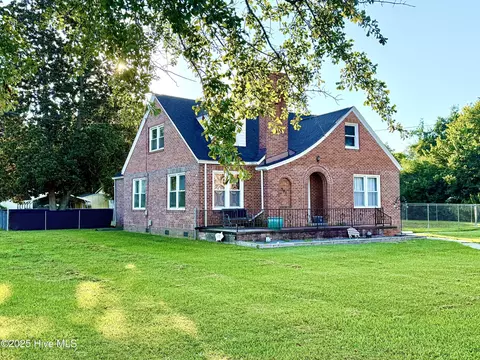 301 S Church St, Roseboro, NC 28382