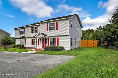 115 Tillett Ln, Sneads Ferry, NC 28460