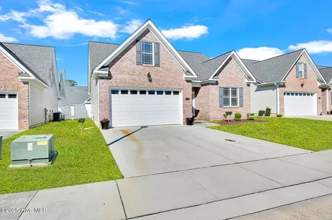913 Dearborn Ct, Winterville, NC 28590