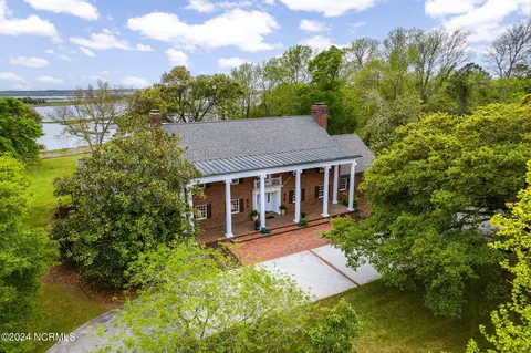 130 Harbour Dr, Hubert, NC 28539