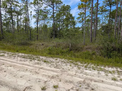 566 Holiday Road, Southport, NC 28461