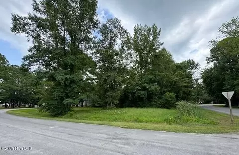 113 Channel Run Dr, River Bend, NC 28562