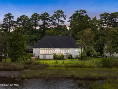 406 Buccaneer Rd, Wilmington, NC 28409