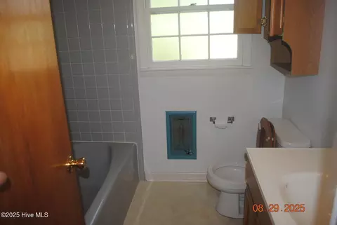 Bath - 1215 Ormandy Ave, Jacksonville, NC 28546 photo 2 of 2