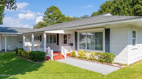 108 Circle Dr, Beaufort, NC 28516