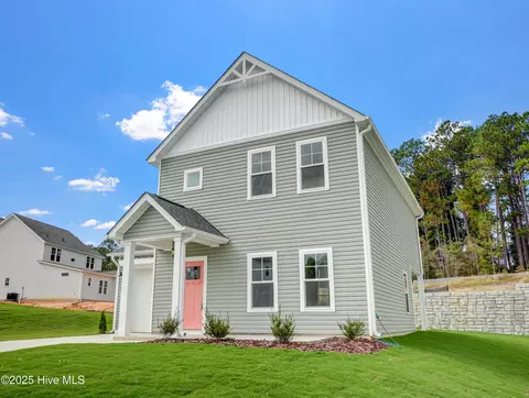 544 Burgundy Dr, Southern Pines, NC 28387