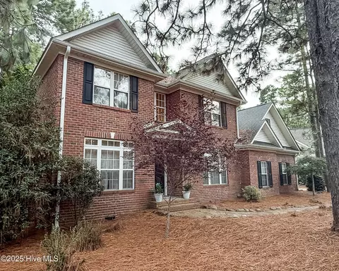 325 Sugar Pine Dr, Pinehurst, NC 28374