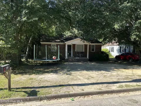 413 E Covington St, Laurinburg, NC 28352