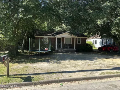 413 E Covington St, Laurinburg, NC 28352
