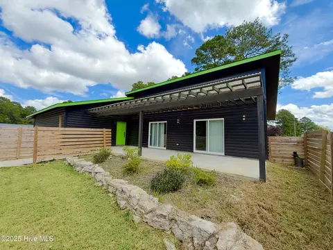 1718 Highland Dr, Washington, NC 27889